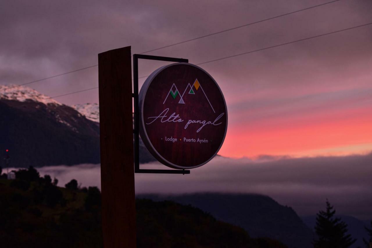 Alto Pangal Lodge ปูแอร์โต ไอเซน ภายนอก รูปภาพ